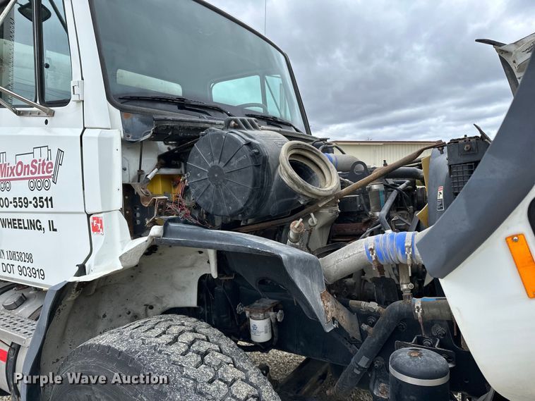 image for item LR9314 2001 Freightliner FL112 volumetric concrete mixer truck