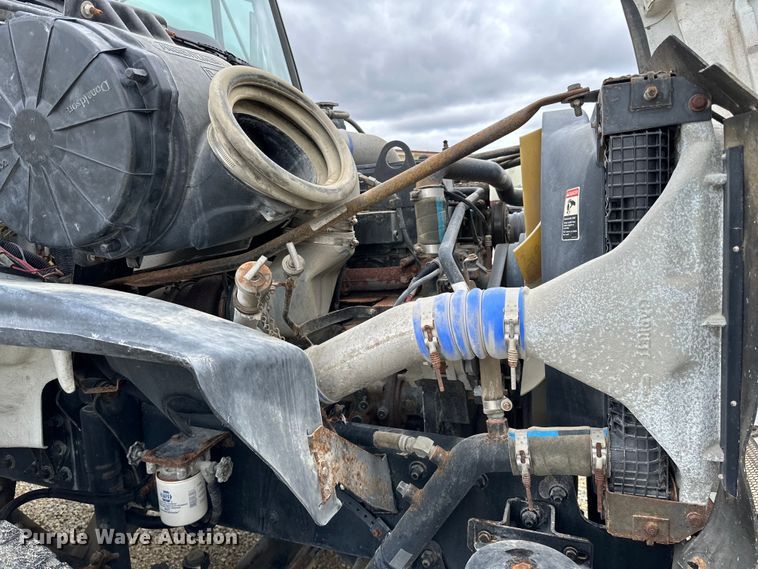 image for item LR9314 2001 Freightliner FL112 volumetric concrete mixer truck