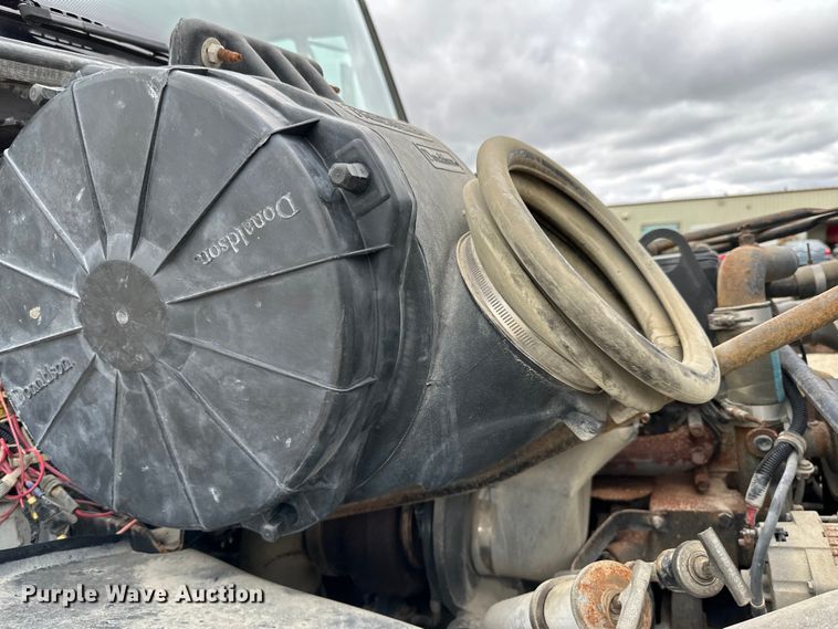 image for item LR9314 2001 Freightliner FL112 volumetric concrete mixer truck