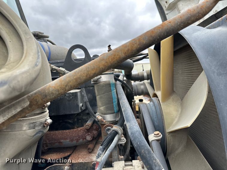 image for item LR9314 2001 Freightliner FL112 volumetric concrete mixer truck