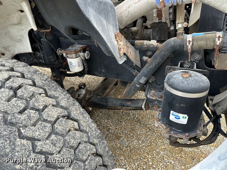 image for item LR9314 2001 Freightliner FL112 volumetric concrete mixer truck