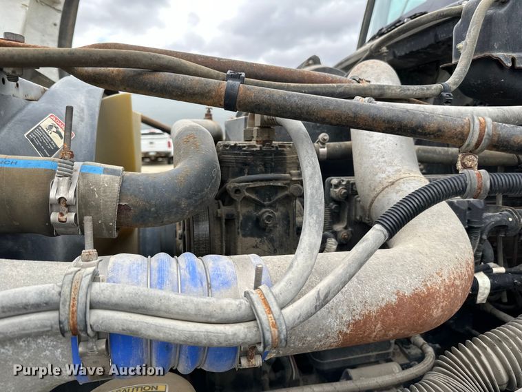 image for item LR9314 2001 Freightliner FL112 volumetric concrete mixer truck