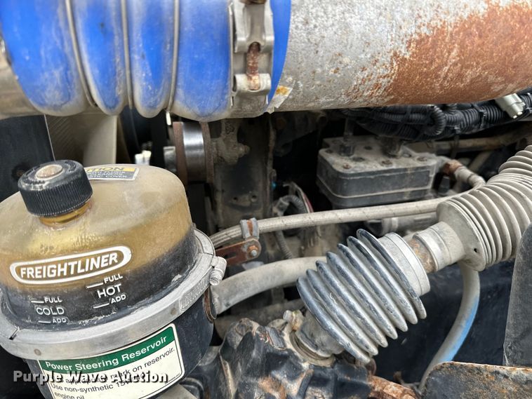 image for item LR9314 2001 Freightliner FL112 volumetric concrete mixer truck