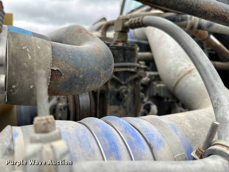 image for item LR9314 2001 Freightliner FL112 volumetric concrete mixer truck