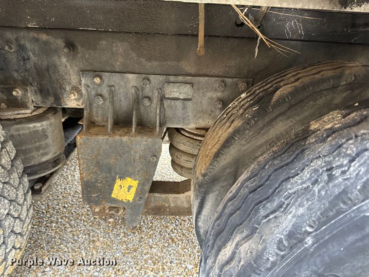 image for item LR9314 2001 Freightliner FL112 volumetric concrete mixer truck