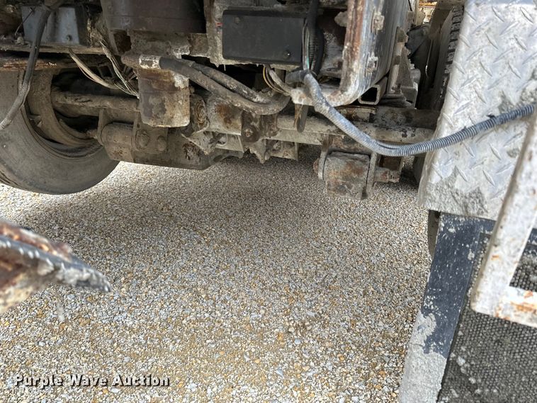 image for item LR9314 2001 Freightliner FL112 volumetric concrete mixer truck