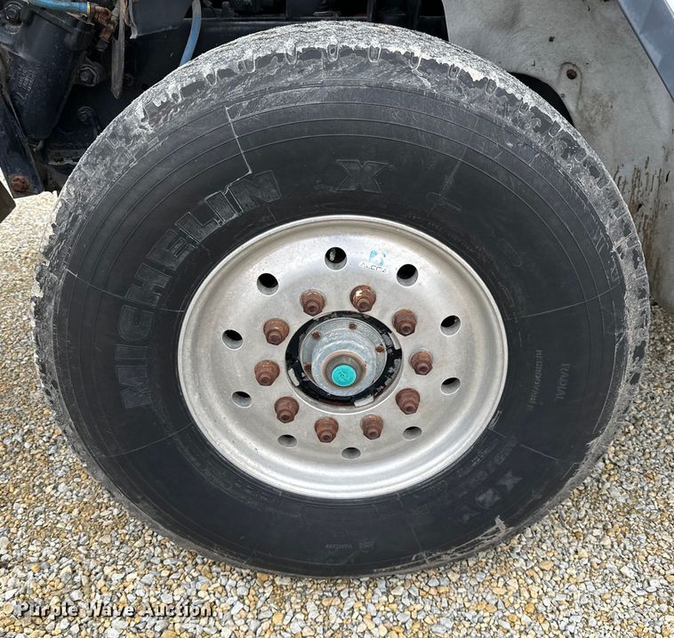 image for item LR9314 2001 Freightliner FL112 volumetric concrete mixer truck