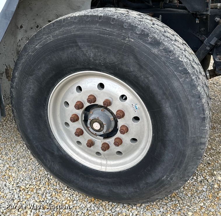 image for item LR9314 2001 Freightliner FL112 volumetric concrete mixer truck