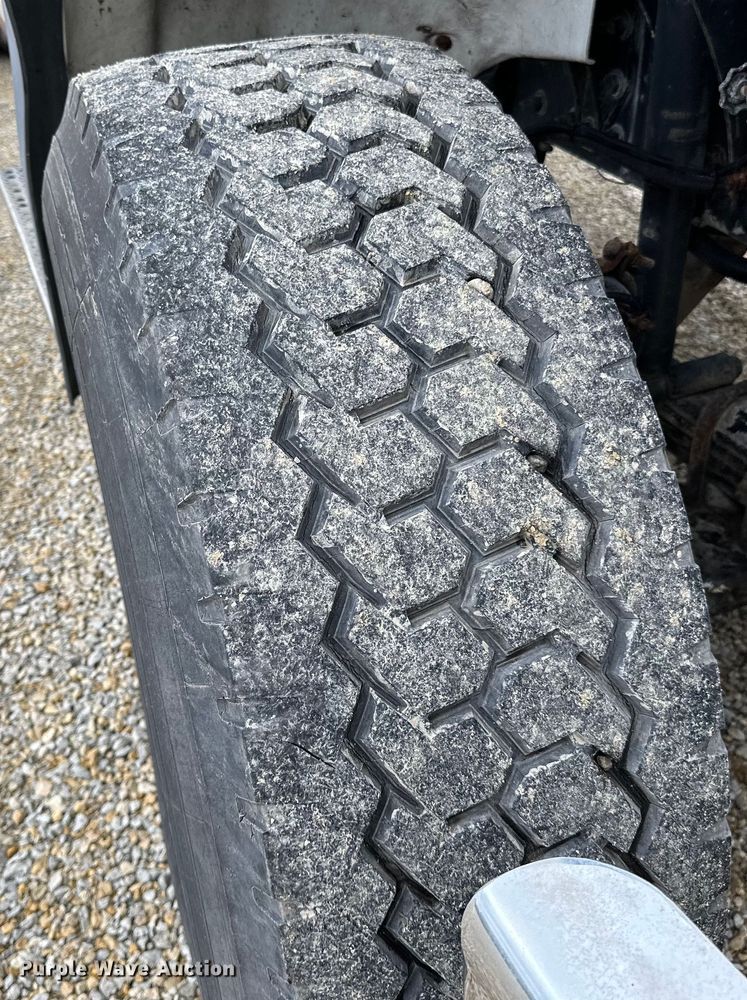 image for item LR9314 2001 Freightliner FL112 volumetric concrete mixer truck