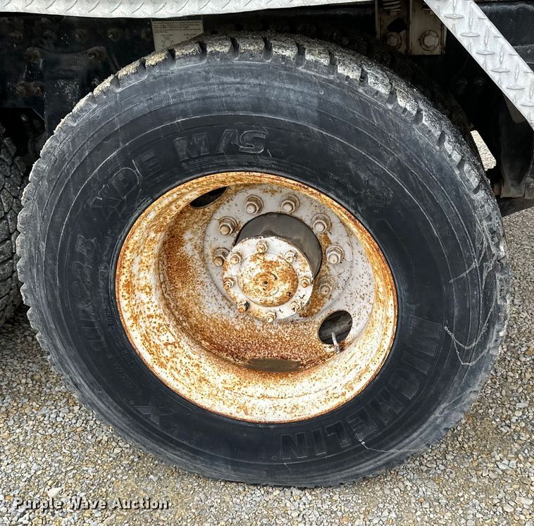 image for item LR9314 2001 Freightliner FL112 volumetric concrete mixer truck