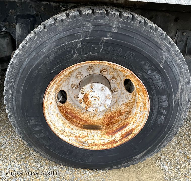 image for item LR9314 2001 Freightliner FL112 volumetric concrete mixer truck