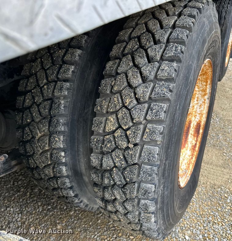 image for item LR9314 2001 Freightliner FL112 volumetric concrete mixer truck