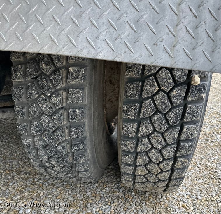 image for item LR9314 2001 Freightliner FL112 volumetric concrete mixer truck