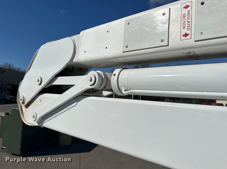 image for item LR9316 2015 Ford  F550 SuperCab bucket truck