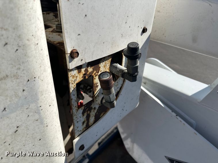 image for item LR9316 2015 Ford  F550 SuperCab bucket truck