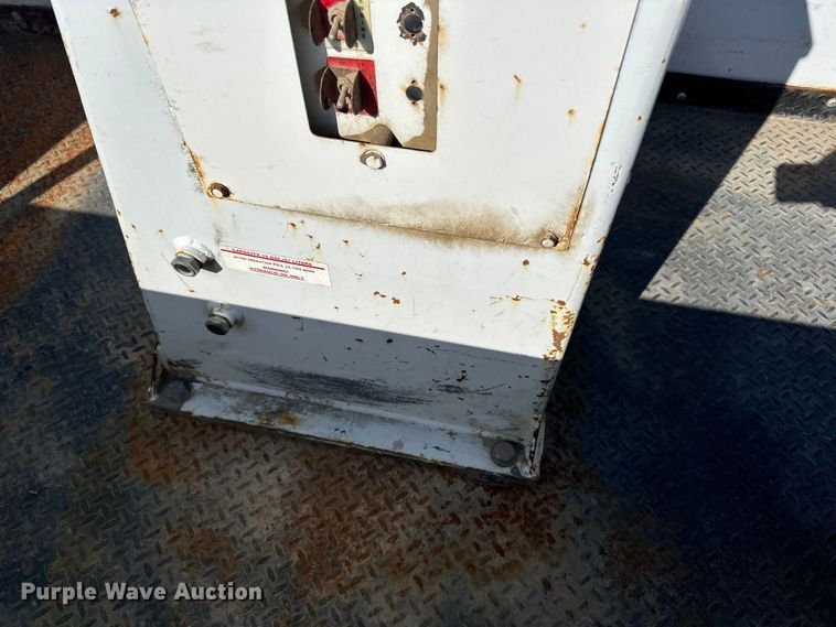 image for item LR9316 2015 Ford  F550 SuperCab bucket truck