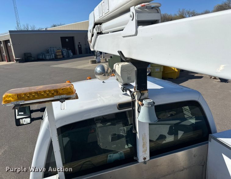 image for item LR9316 2015 Ford  F550 SuperCab bucket truck