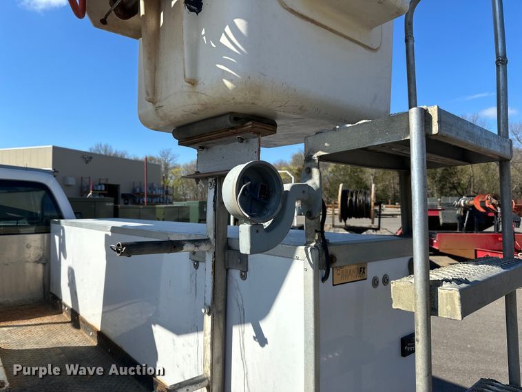 image for item LR9316 2015 Ford  F550 SuperCab bucket truck