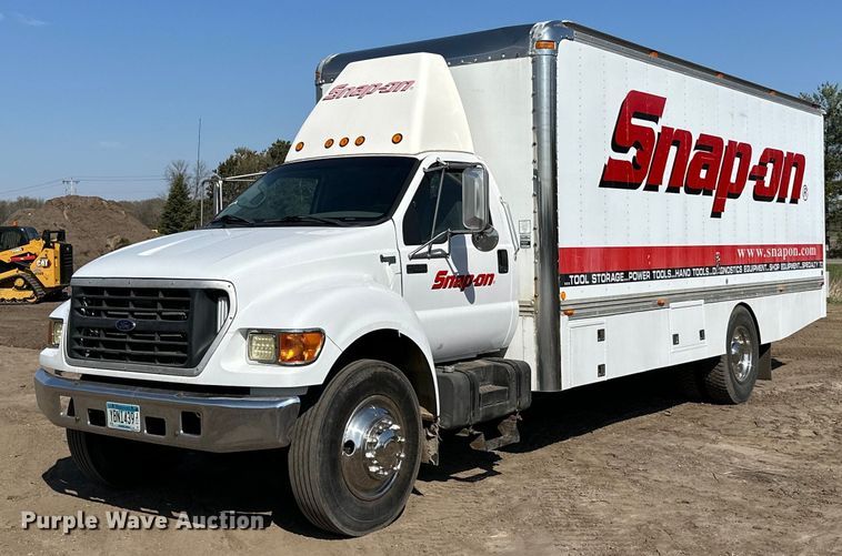 image for item LR9320 2001 Ford  F650 delivery truck