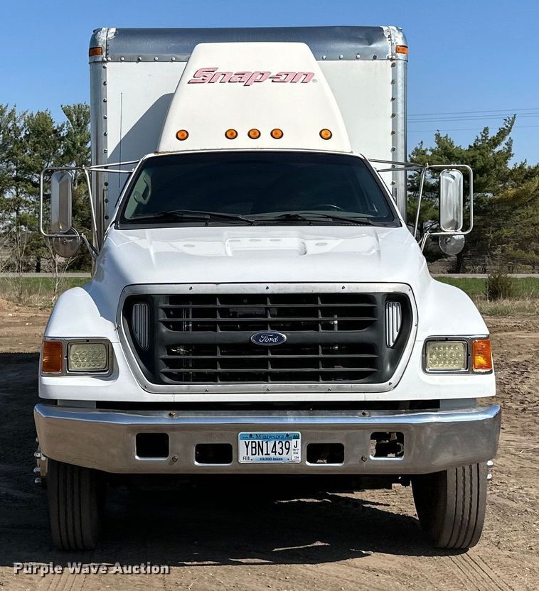 image for item LR9320 2001 Ford  F650 delivery truck