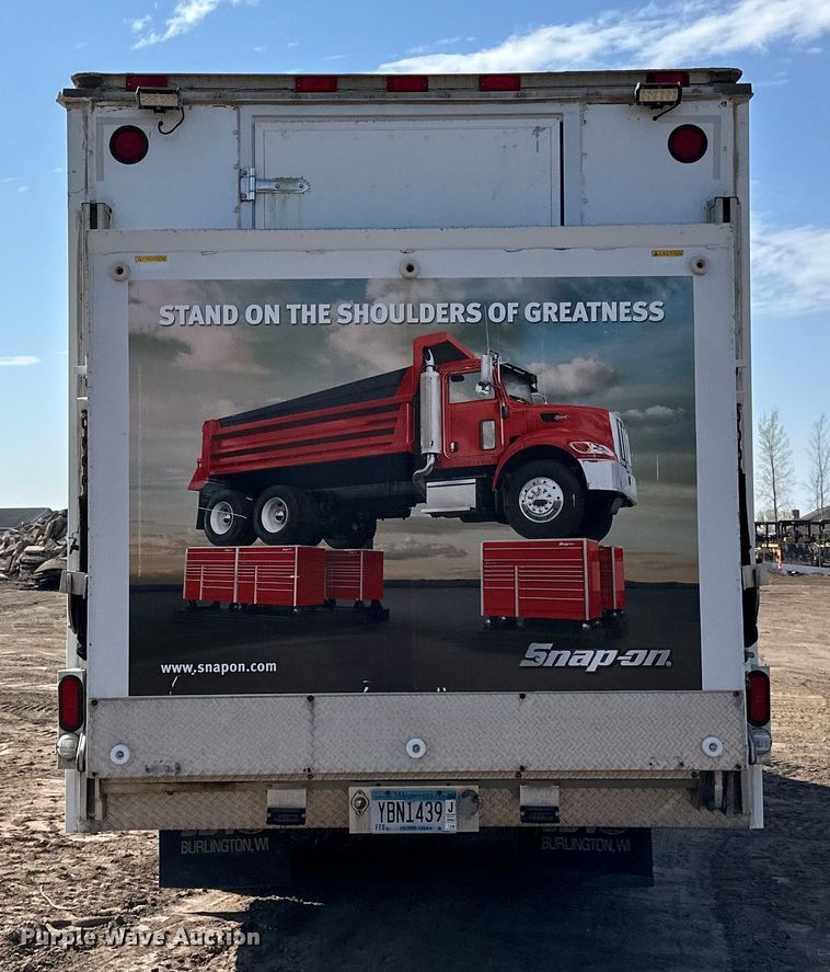 image for item LR9320 2001 Ford  F650 delivery truck