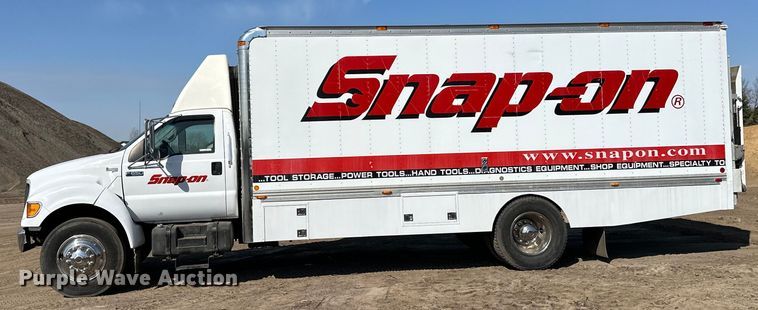 image for item LR9320 2001 Ford  F650 delivery truck