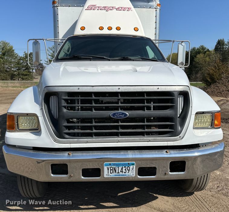 image for item LR9320 2001 Ford  F650 delivery truck