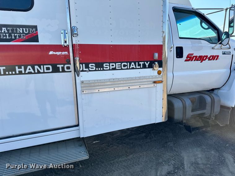 image for item LR9320 2001 Ford  F650 delivery truck