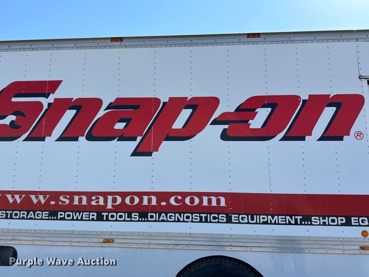 image for item LR9320 2001 Ford  F650 delivery truck