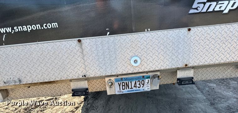 image for item LR9320 2001 Ford  F650 delivery truck