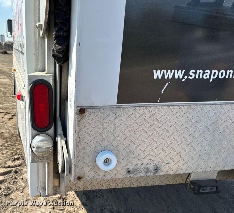 image for item LR9320 2001 Ford  F650 delivery truck