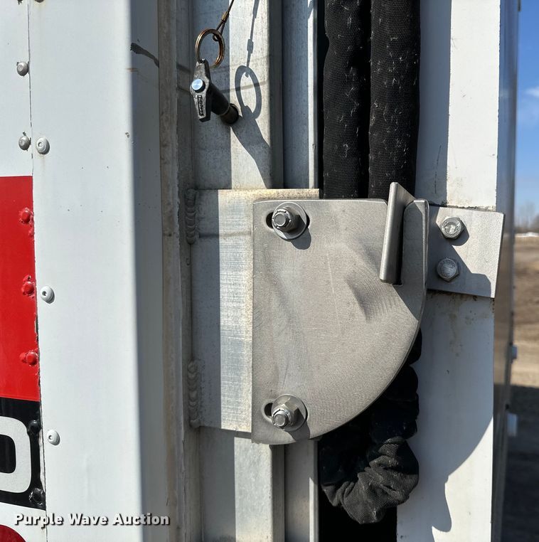 image for item LR9320 2001 Ford  F650 delivery truck