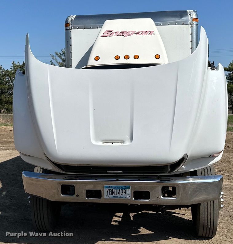 image for item LR9320 2001 Ford  F650 delivery truck