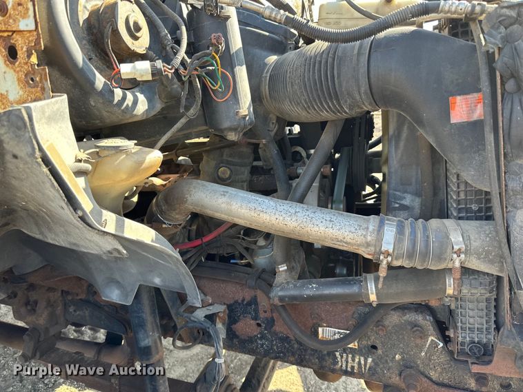 image for item LR9320 2001 Ford  F650 delivery truck