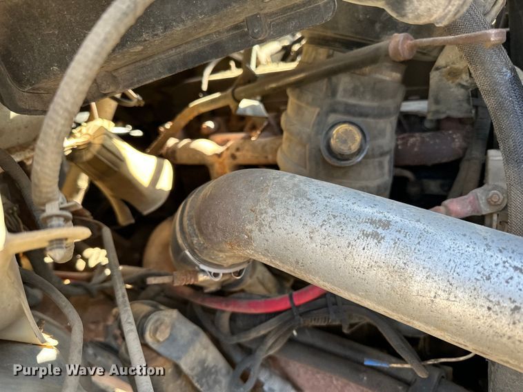 image for item LR9320 2001 Ford  F650 delivery truck