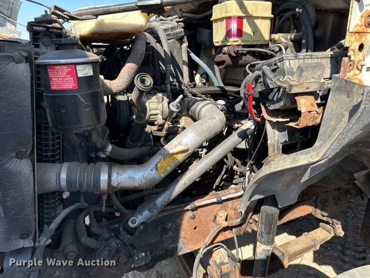 image for item LR9320 2001 Ford  F650 delivery truck