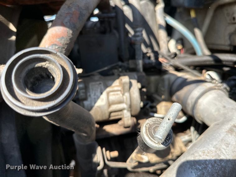 image for item LR9320 2001 Ford  F650 delivery truck