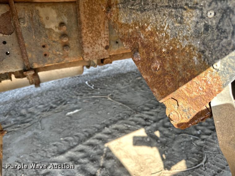 image for item LR9320 2001 Ford  F650 delivery truck