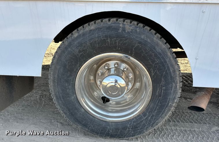image for item LR9320 2001 Ford  F650 delivery truck
