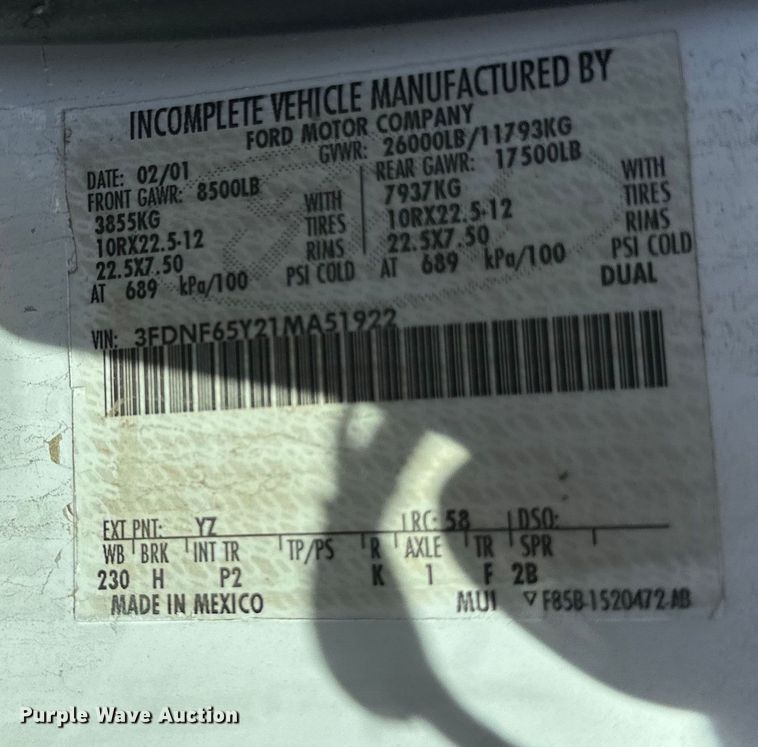 image for item LR9320 2001 Ford  F650 delivery truck