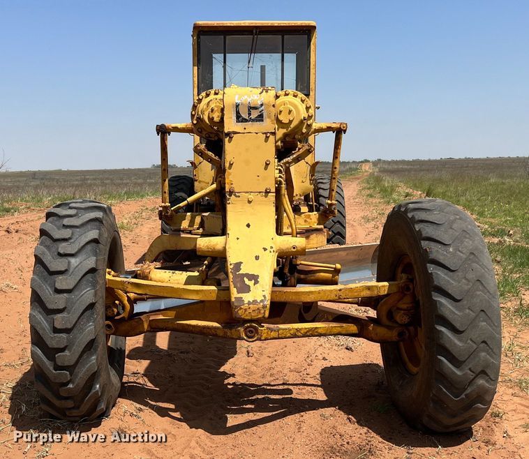image for item LU9842 1967 Caterpillar 12F rigid frame motor grader