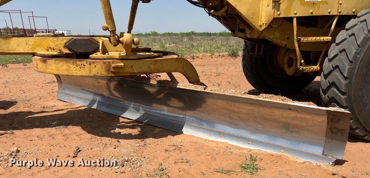 image for item LU9842 1967 Caterpillar 12F rigid frame motor grader