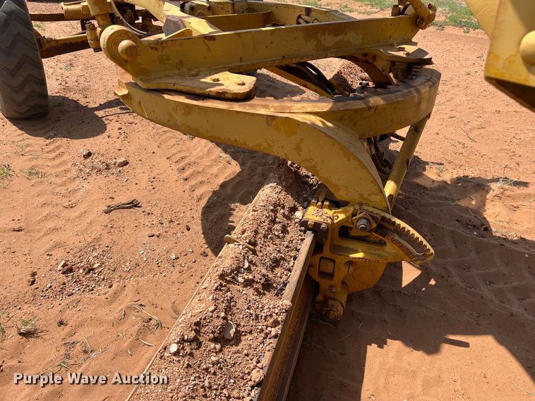 image for item LU9842 1967 Caterpillar 12F rigid frame motor grader