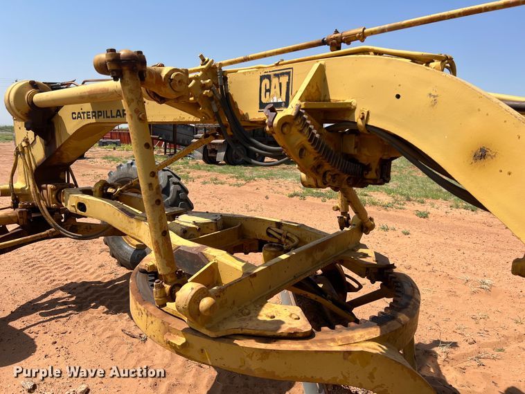 image for item LU9842 1967 Caterpillar 12F rigid frame motor grader