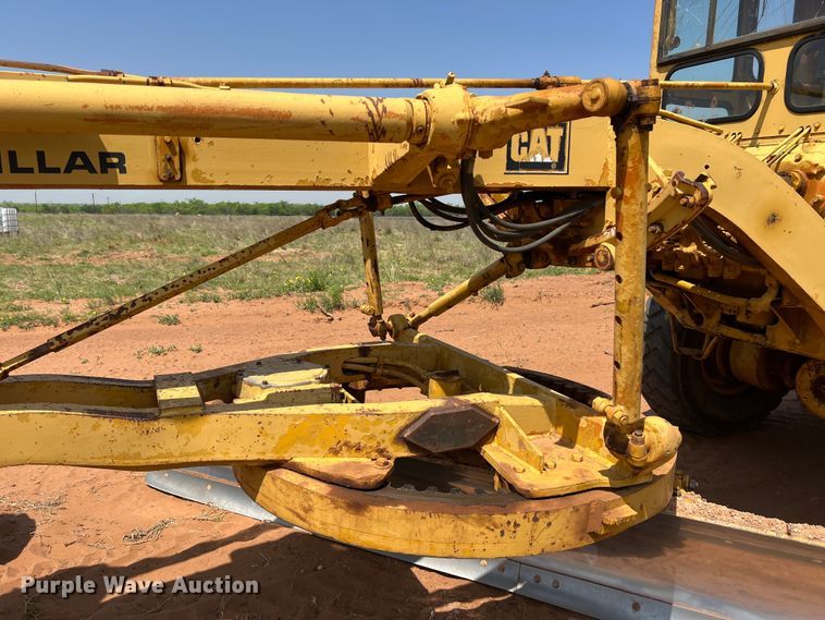 image for item LU9842 1967 Caterpillar 12F rigid frame motor grader