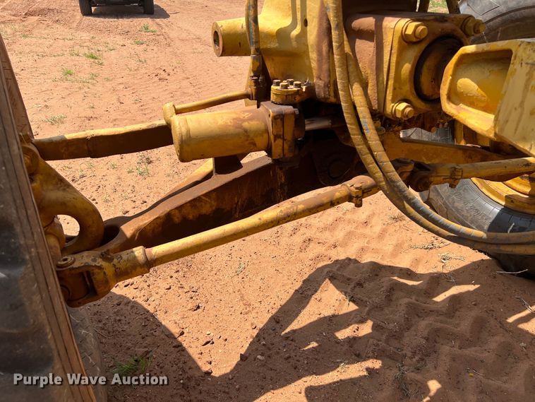 image for item LU9842 1967 Caterpillar 12F rigid frame motor grader