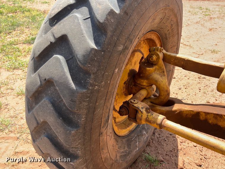 image for item LU9842 1967 Caterpillar 12F rigid frame motor grader
