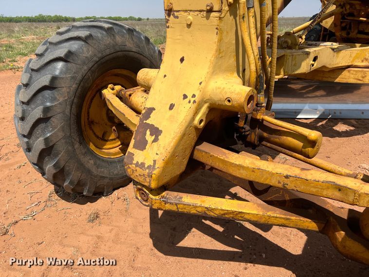 image for item LU9842 1967 Caterpillar 12F rigid frame motor grader