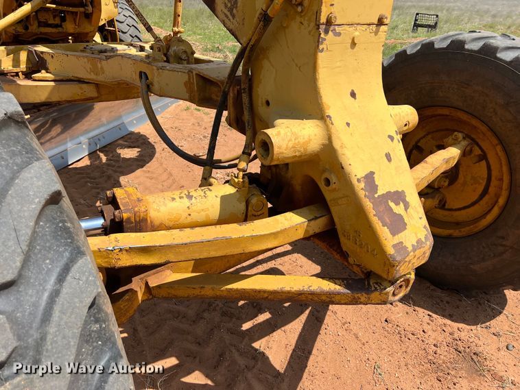 image for item LU9842 1967 Caterpillar 12F rigid frame motor grader