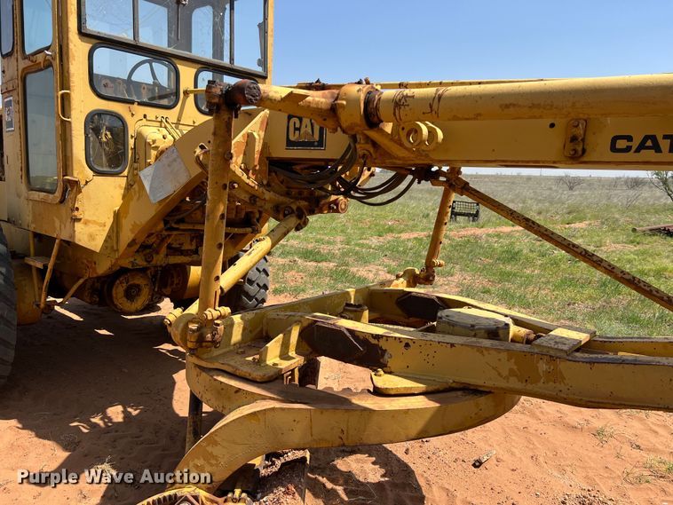 image for item LU9842 1967 Caterpillar 12F rigid frame motor grader